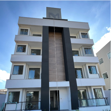 Edifício residencial com fachada envidraçada